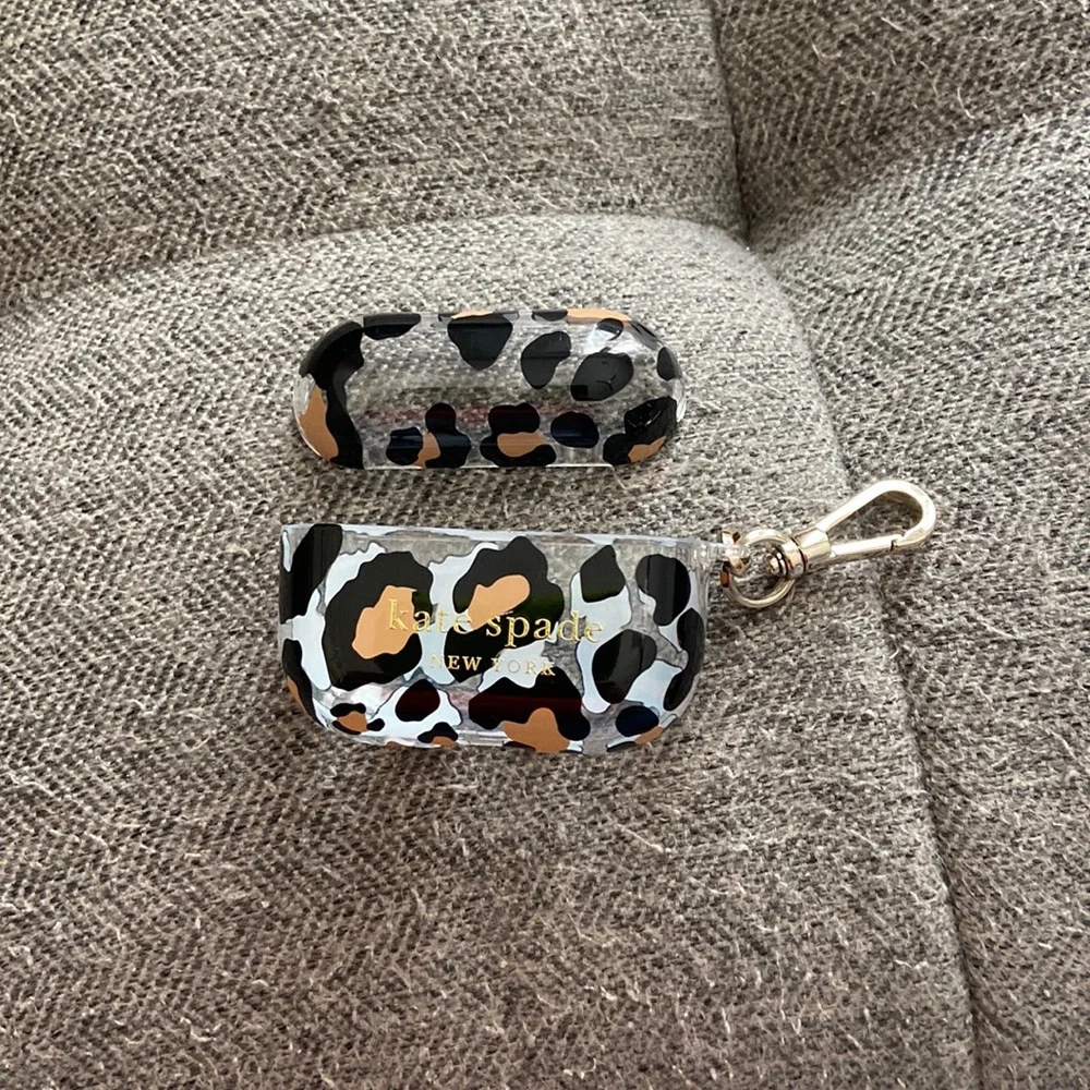 Kate Spade airpod case. Brand new. No scratches. - Picture 1 of 1